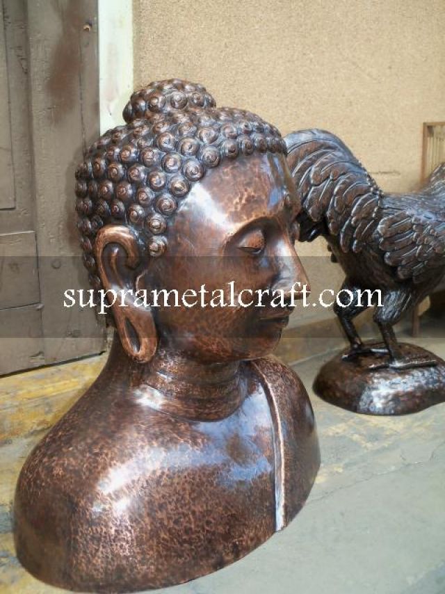 Beikut tampilan dari Patung Budha Tembaga setengah badan tampak samping.