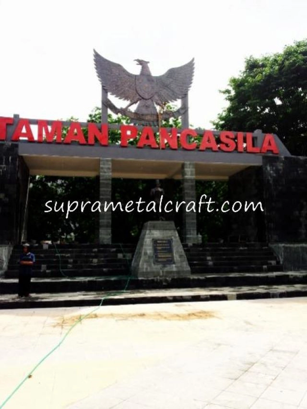 Lambang-Garuda-tembaga-taman-Pancasila-karanganyar-189